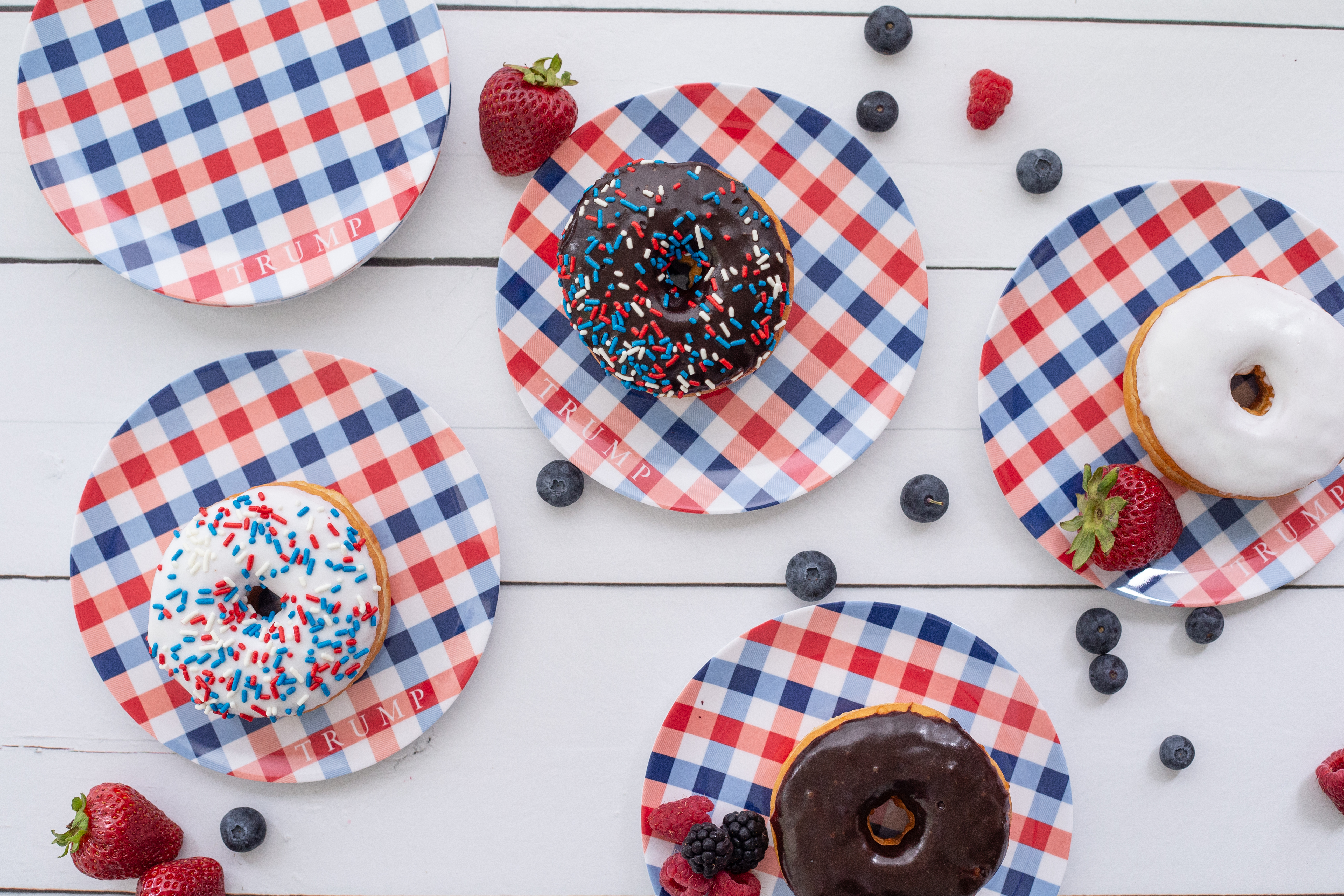 Trump_Summer24-63 Summer Trump Plaid Plates – Set of 4